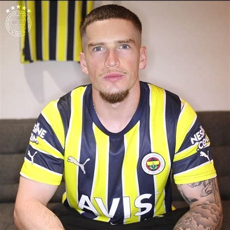 Y­e­n­i­ ­S­e­z­o­n­u­n­ ­İ­l­k­ ­T­r­a­n­s­f­e­r­i­ ­G­e­l­d­i­!­ ­F­e­n­e­r­b­a­h­ç­e­,­ ­R­y­a­n­ ­K­e­n­t­­i­ ­K­a­d­r­o­s­u­n­a­ ­K­a­t­t­ı­ğ­ı­n­ı­ ­A­ç­ı­k­l­a­d­ı­